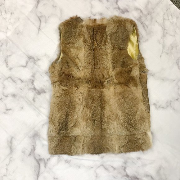 Fur Vest With Floral Embroidered Lining - Picture 3 of 4